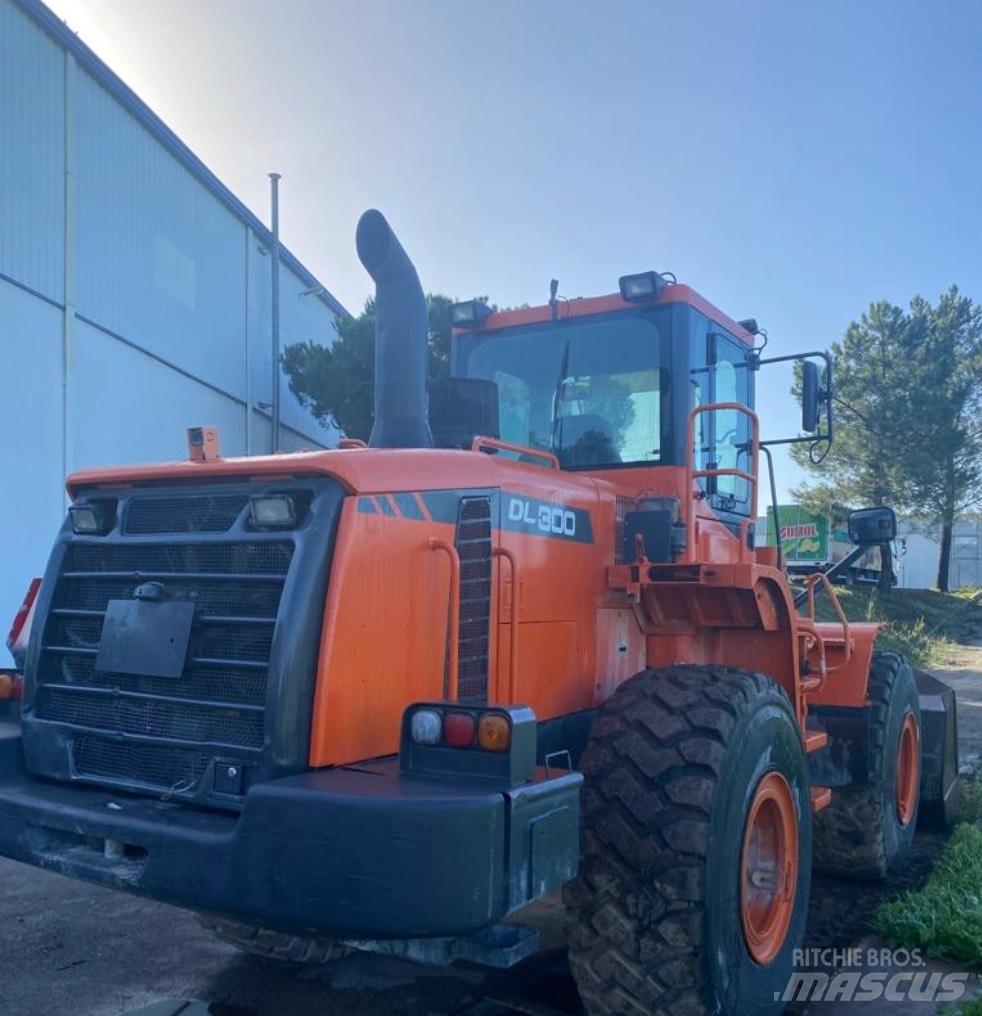 Doosan DL 300 Φορτωτές με λάστιχα (Τροχοφόροι)