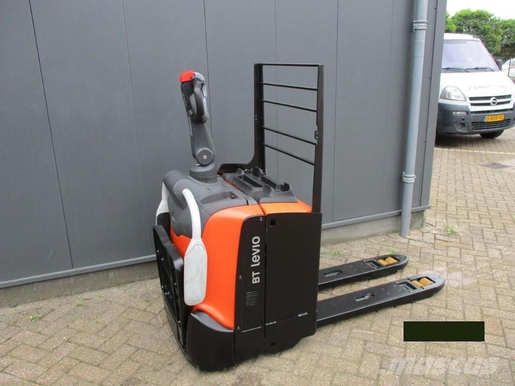 Toyota LPE200 Χειροκίνητο περονοφόρο ανυψωτικό με πλατφόρμα