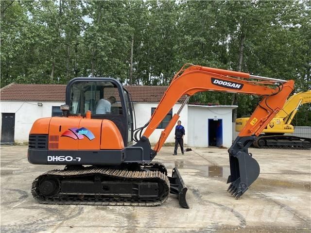 Doosan DX60 Εκσκαφείς με ερπύστριες