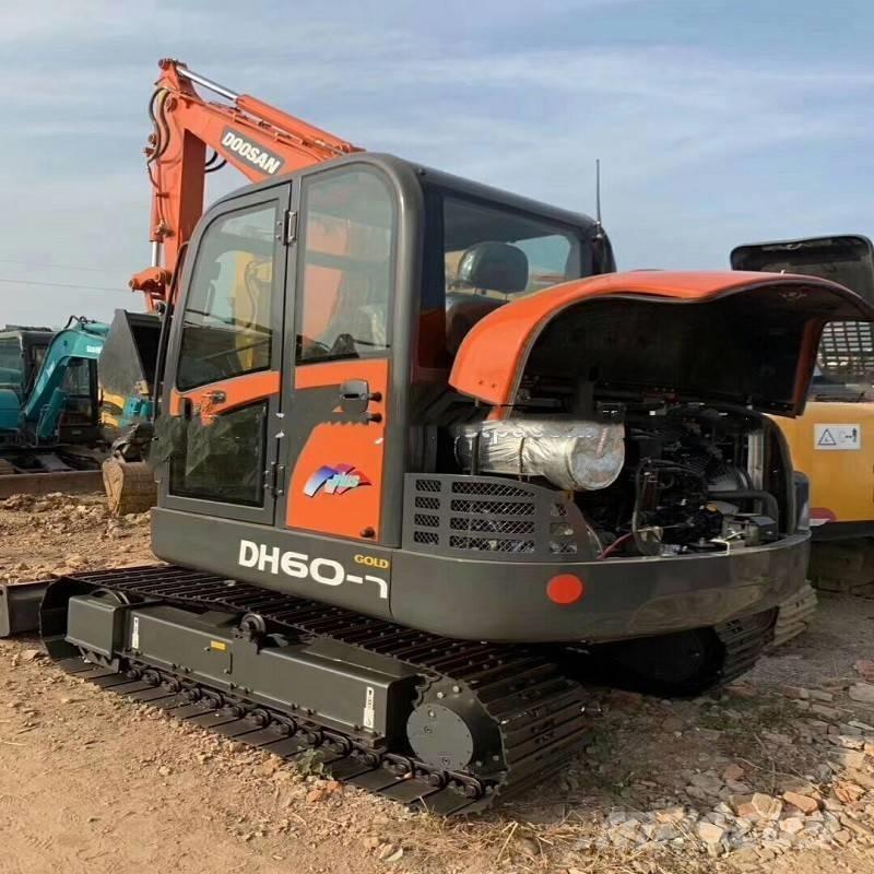 Doosan DX60 Εκσκαφείς με ερπύστριες