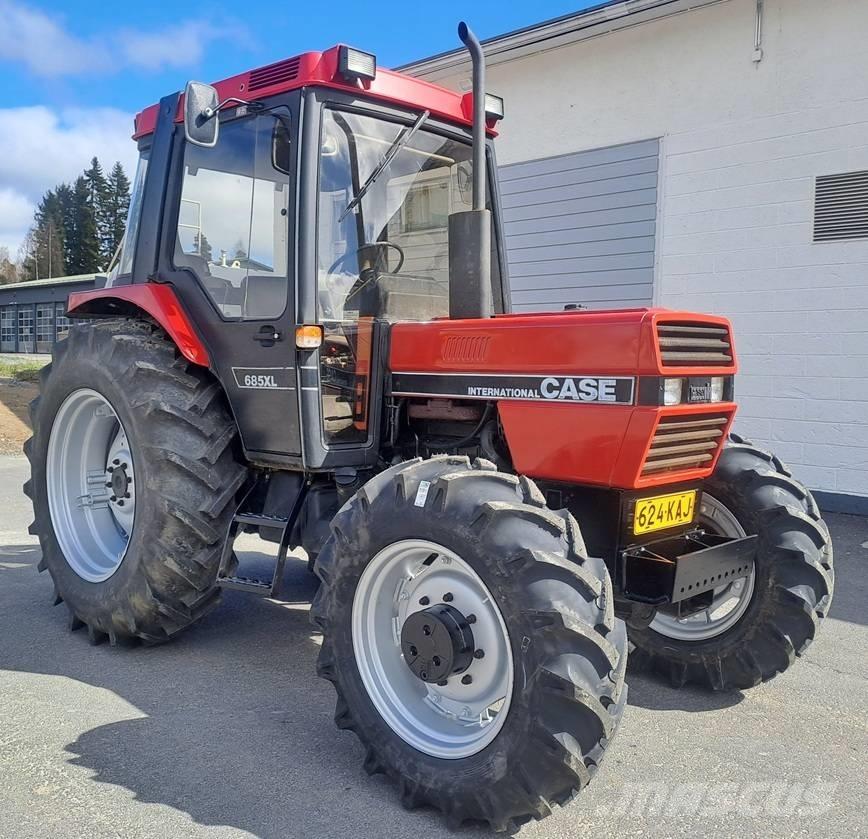 Case IH 685 XL Τρακτέρ