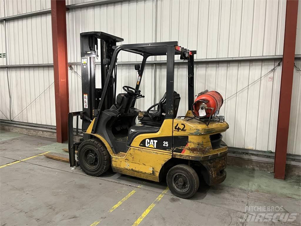 CAT GP25NT Περονοφόρα ανυψωτικά κλαρκ με φυσικό αέριο LPG