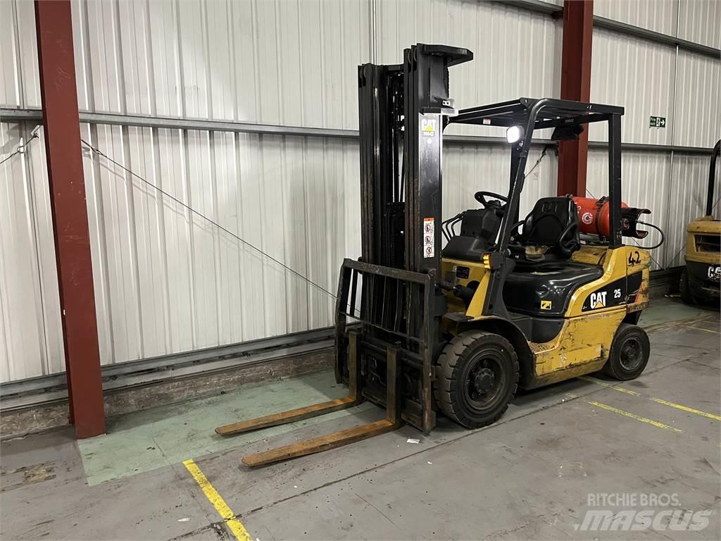 CAT GP25NT Περονοφόρα ανυψωτικά κλαρκ με φυσικό αέριο LPG