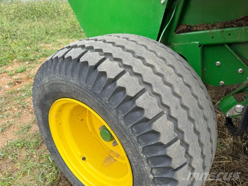 John Deere F441M Πρέσες κυλινδρικών δεμάτων