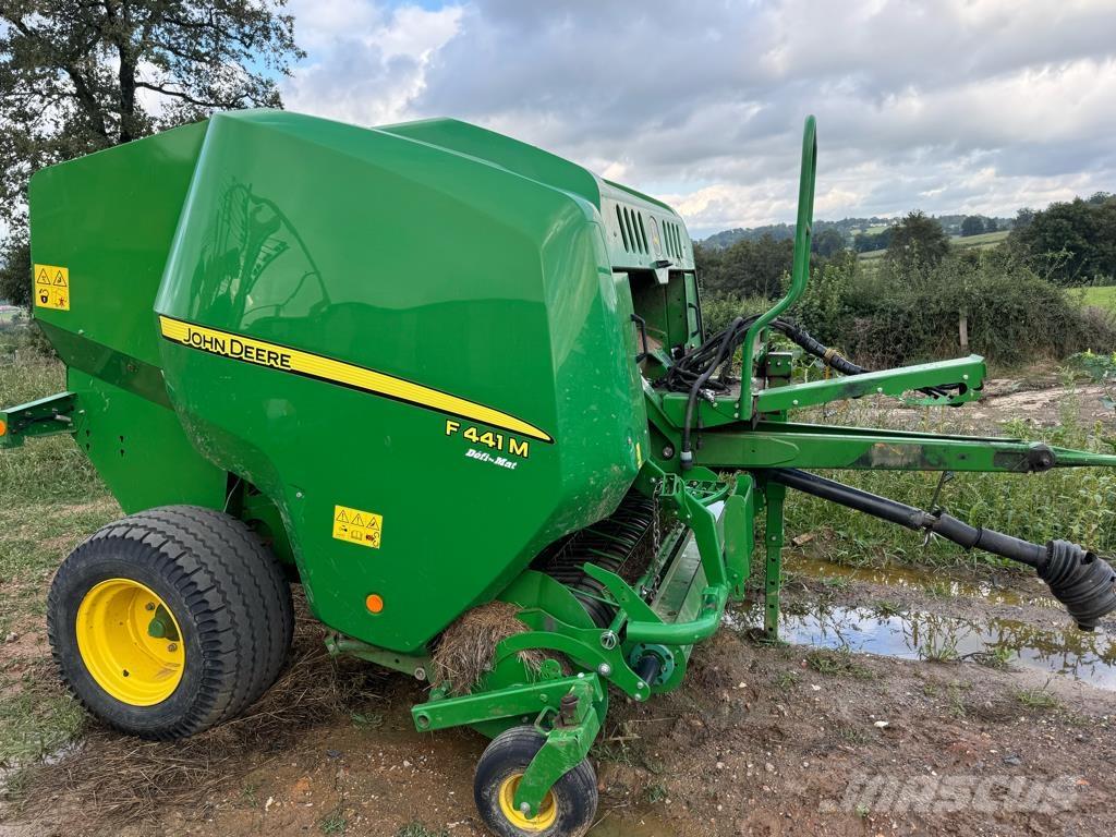 John Deere F441M Πρέσες κυλινδρικών δεμάτων