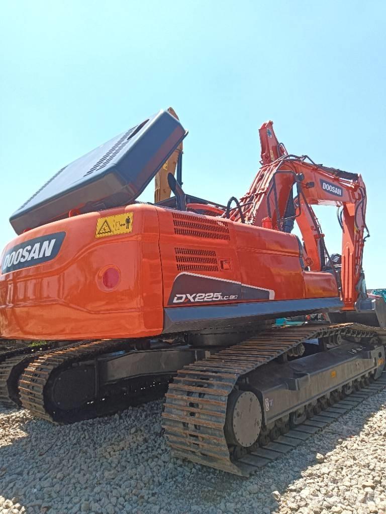 Doosan DX 225 Εκσκαφείς με ερπύστριες