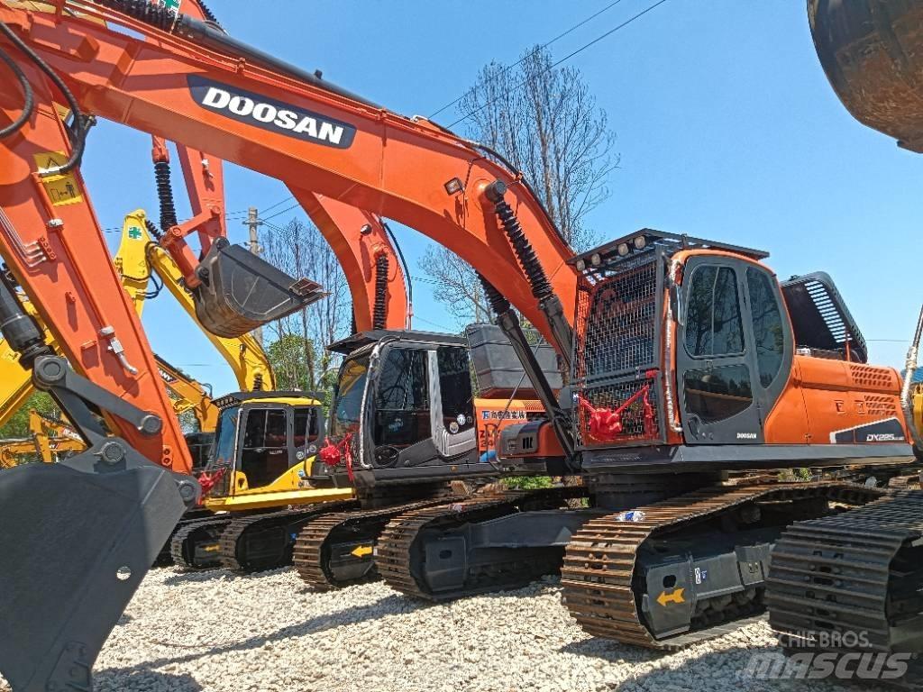 Doosan DX 225 Εκσκαφείς με ερπύστριες