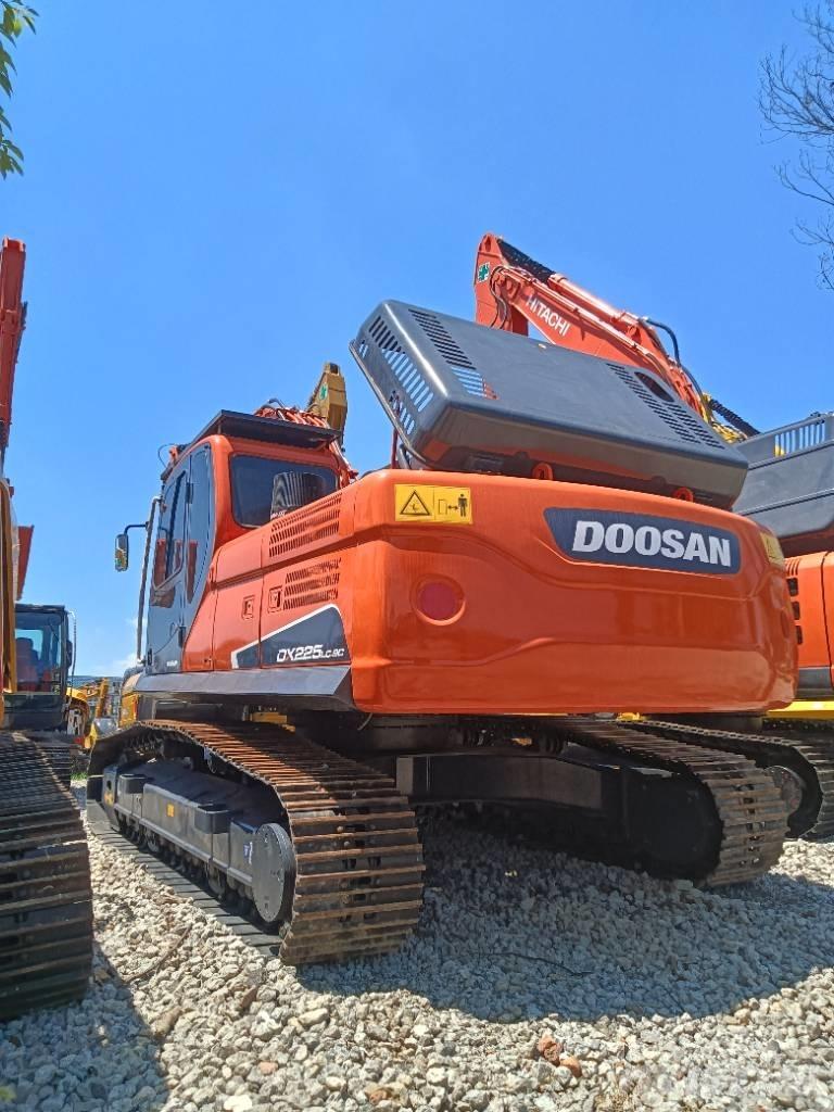 Doosan DX 225 Εκσκαφείς με ερπύστριες