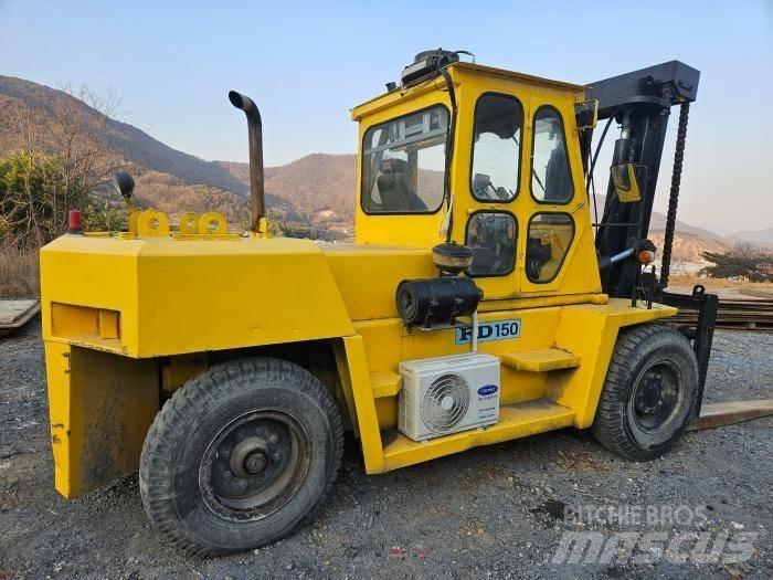 Komatsu FD 150 Ανυψωτικά στενών δρόμων