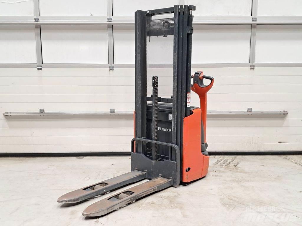 Linde L10 Παλετοφόρα πεζού χειριστή με ιστό