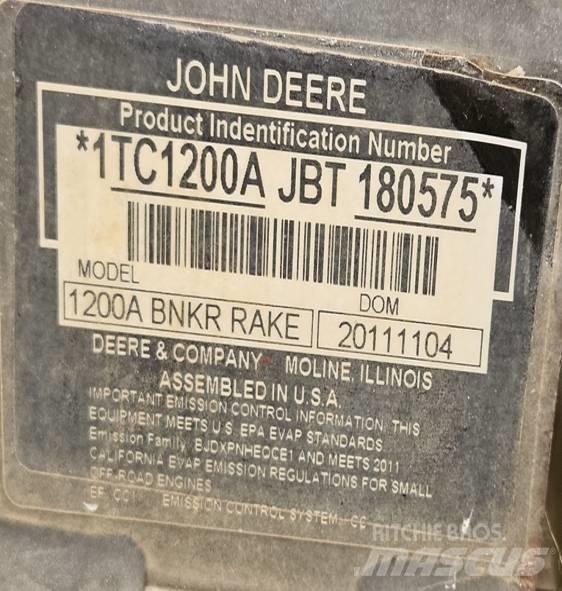 John Deere 1200 A Τσουγκράνες