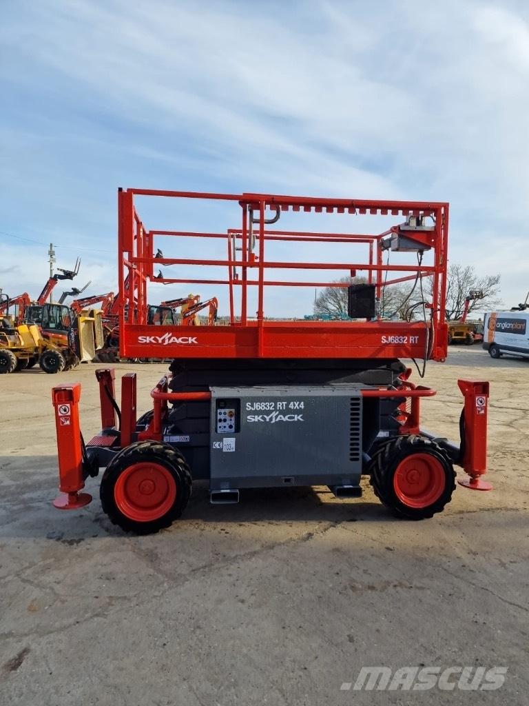 SkyJack SJ 6832 RT Ανυψωτήρες ψαλιδωτής άρθρωσης