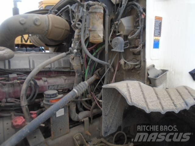 Mack CXU 613 Τράκτορες