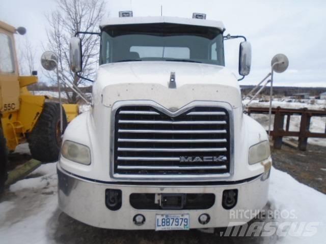 Mack CXU 613 Τράκτορες