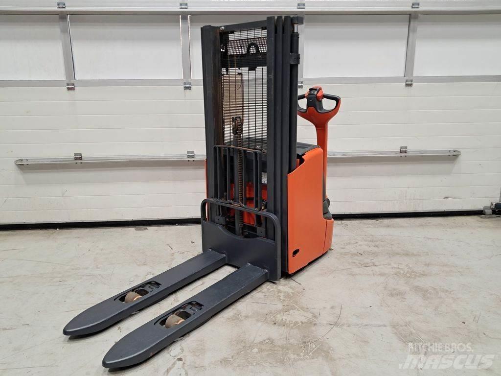 Linde L12I Παλετοφόρα πεζού χειριστή με ιστό