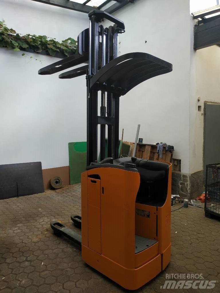 Still Aufsitzstapler Ηλεκτρικά περονοφόρα ανυψωτικά κλαρκ