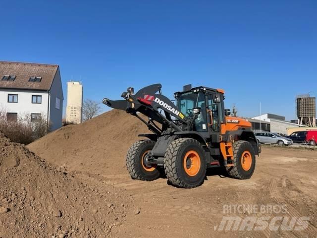 Doosan DL 220 Φορτωτές με λάστιχα (Τροχοφόροι)