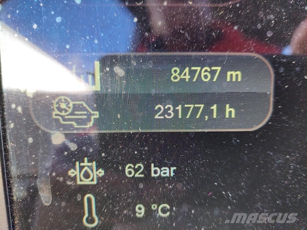 Komatsu 911 Θεριζοαλωνιστικές μηχανές