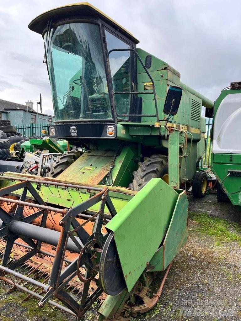 John Deere 1055 Θεριζοαλωνιστικές μηχανές
