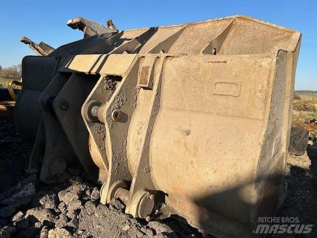 CAT 973D Κουβάδες