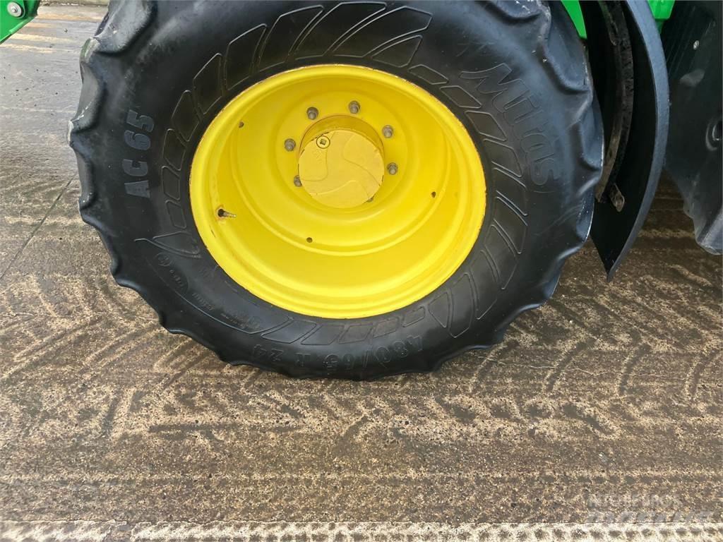 John Deere 6120M Τρακτέρ