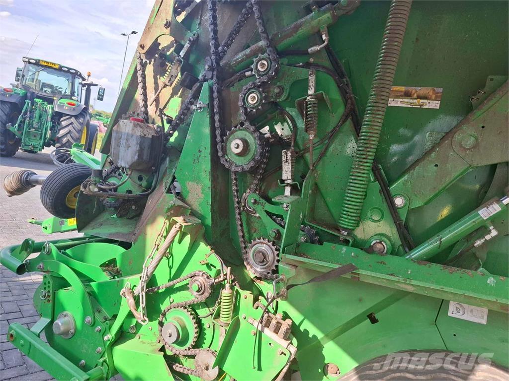 John Deere V451R Πρέσες τετράγωνων δεμάτων