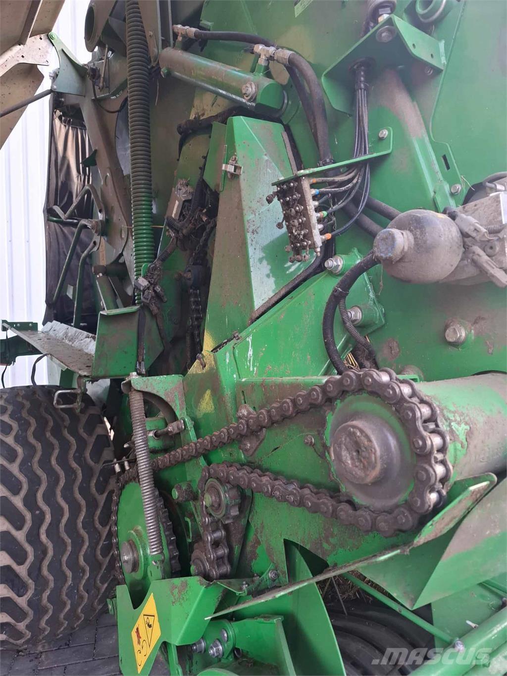 John Deere V451R Πρέσες τετράγωνων δεμάτων