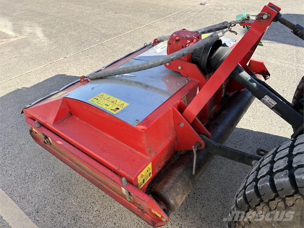 Trimax Striker 150 Χορτοκοπτικά επιβίβασης και έλξης