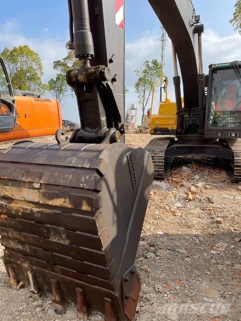 Volvo 220D Εκσκαφείς με ερπύστριες