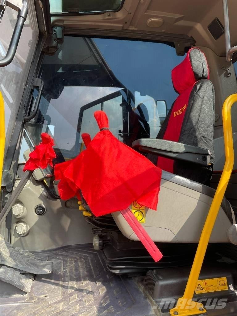 Volvo 220D Εκσκαφείς με ερπύστριες