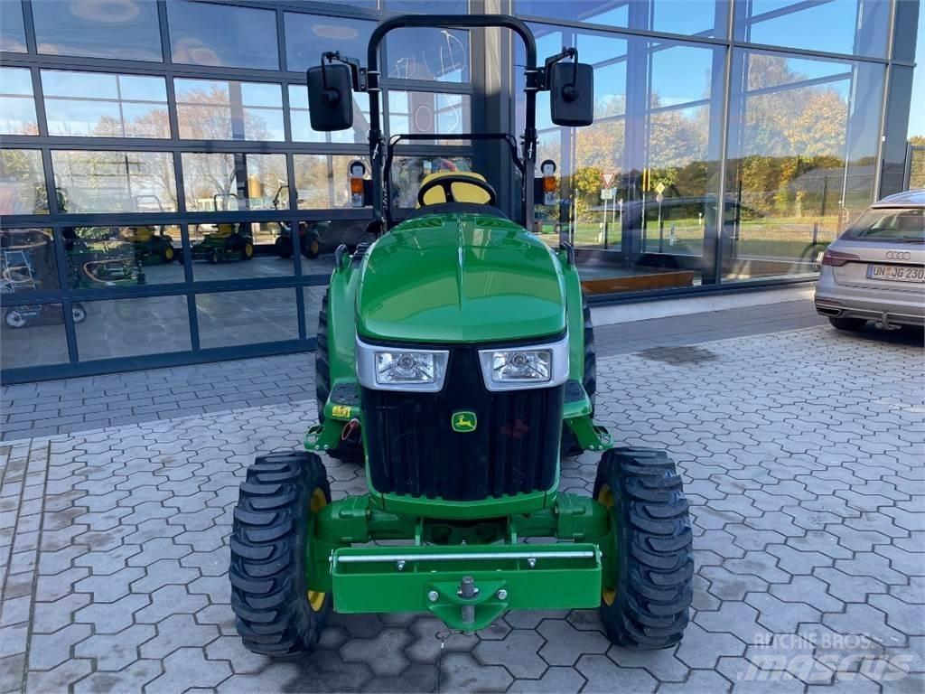 John Deere 3046R Τρακτέρ