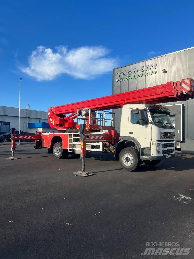 Bronto S37XDT Εναέριες πλατφόρμες τοποθετημένες σε φορτηγό