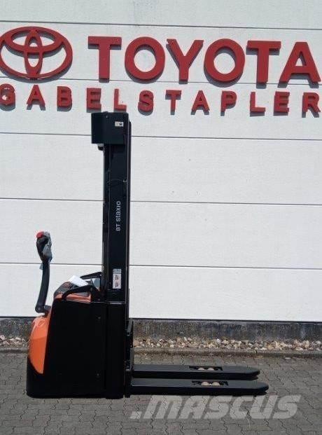Toyota SWE160L Παλετοφόρα πεζού χειριστή με ιστό