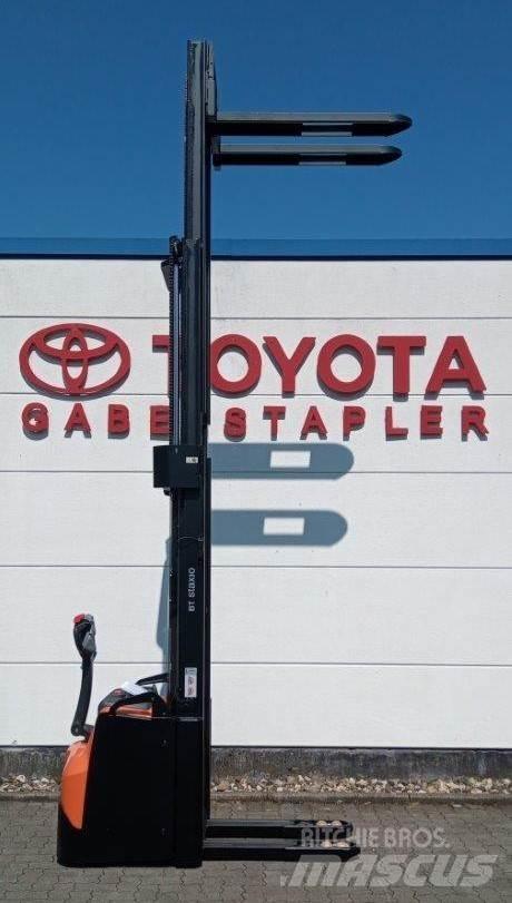 Toyota SWE160L Παλετοφόρα πεζού χειριστή με ιστό