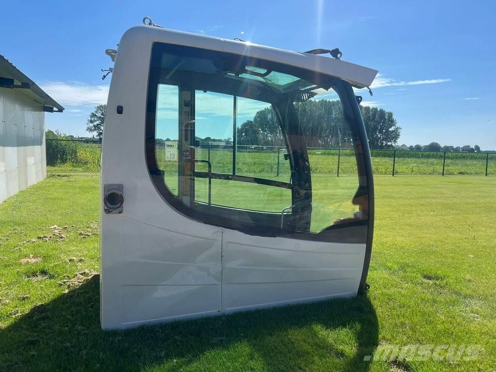 Liebherr 11407040 Καμπίνες και εσωτερικό