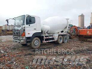 Hino 700 Φορτηγά-Μπετονιέρες