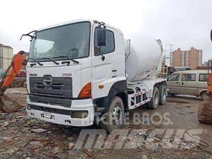 Hino 700 Φορτηγά-Μπετονιέρες