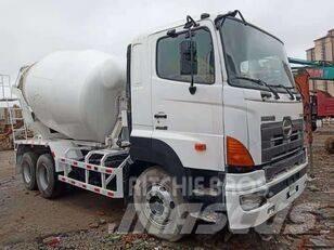 Hino 700 Φορτηγά-Μπετονιέρες