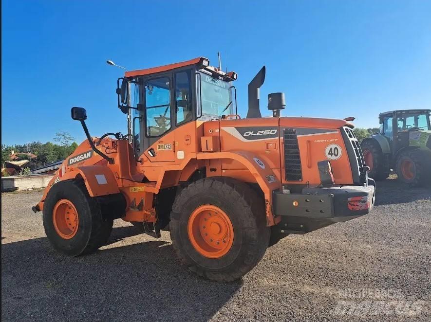 Doosan DL 250-5 Εμπρόσθιοι φορτωτές και σκαπτικά