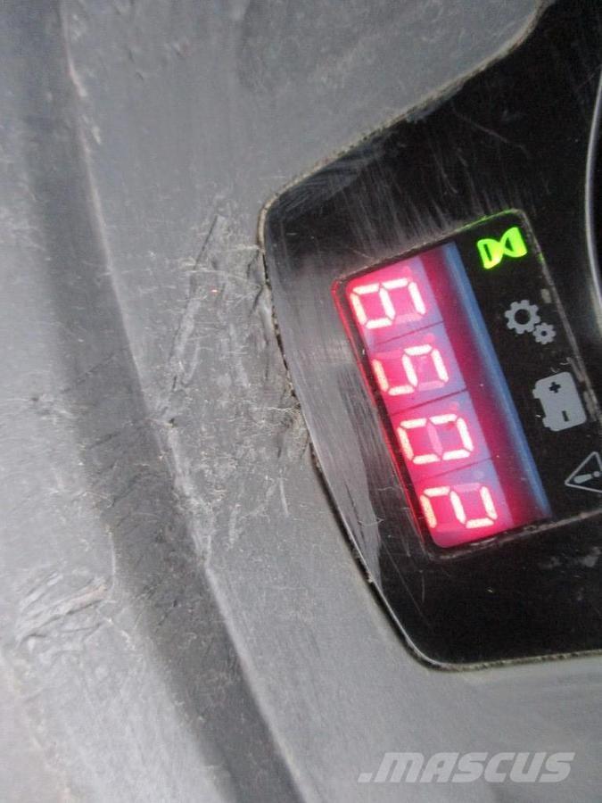 BT LPE200 Χειροκίνητο περονοφόρο ανυψωτικό με πλατφόρμα