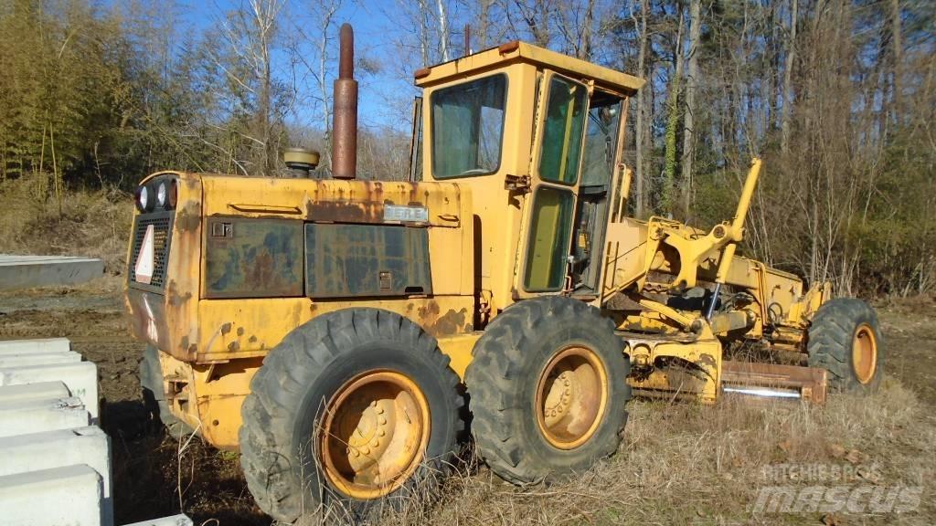 John Deere 672 A Γκρέιντερς