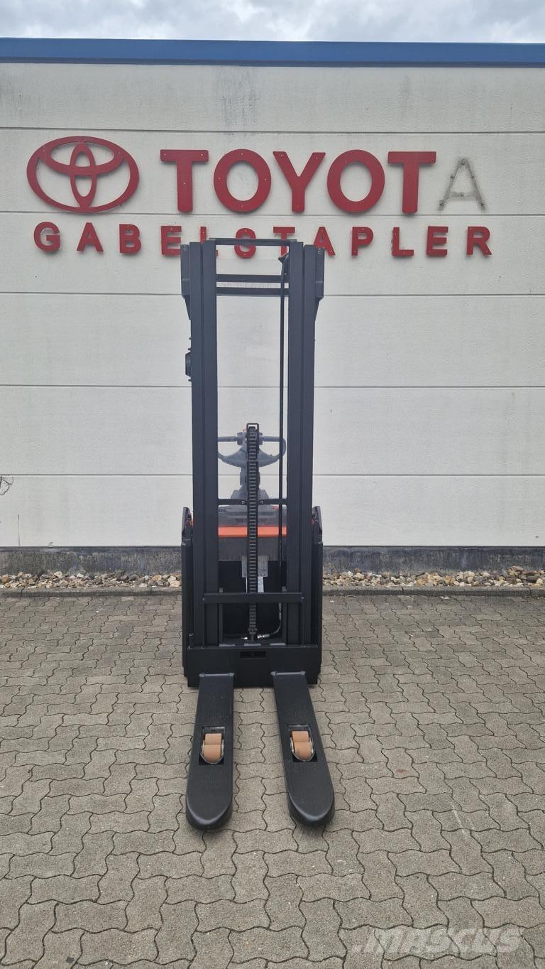 Toyota SPE160 Ηλεκτρικά παλετοφόρα με ιστό