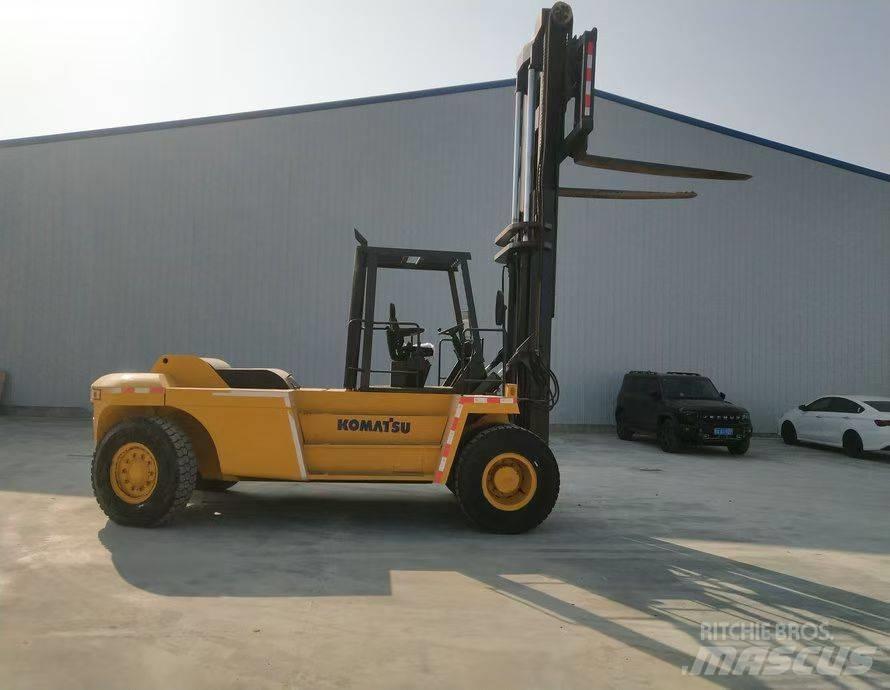 Komatsu FD200 Τηλεσκοπικοί ανυψωτές
