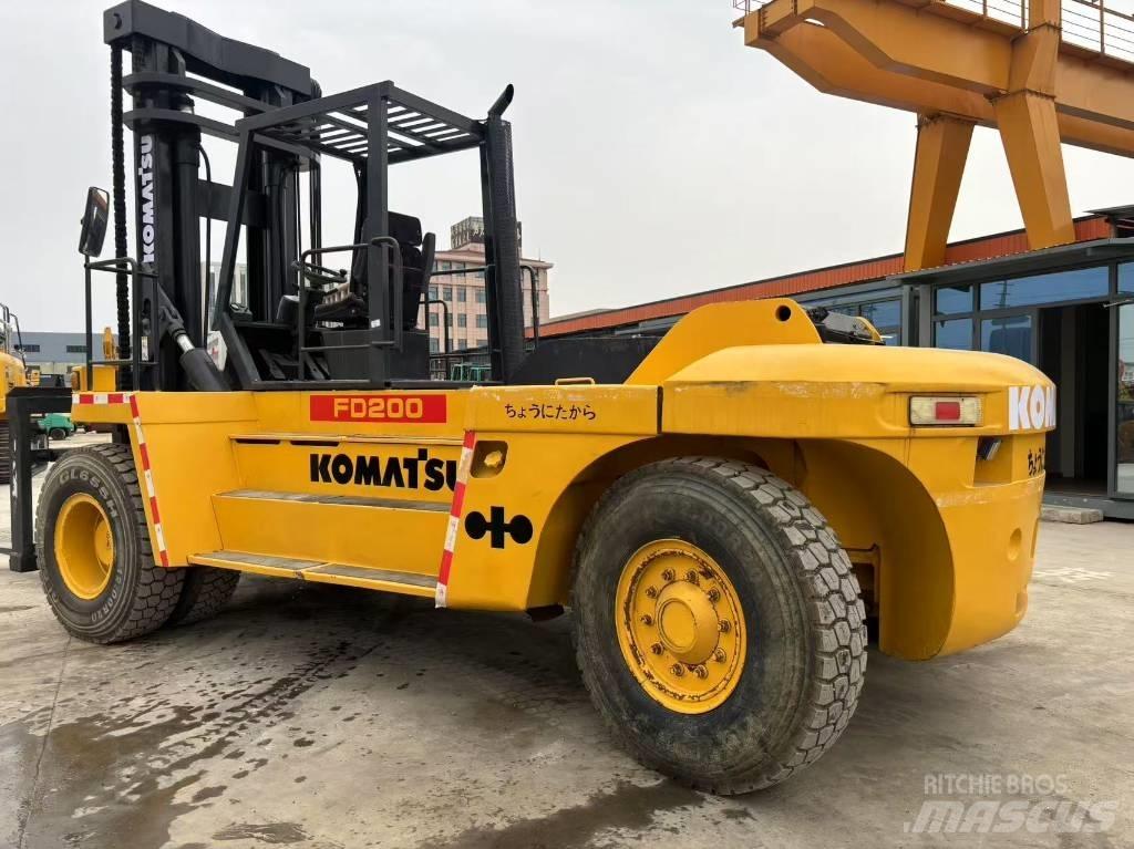 Komatsu FD200 Τηλεσκοπικοί ανυψωτές