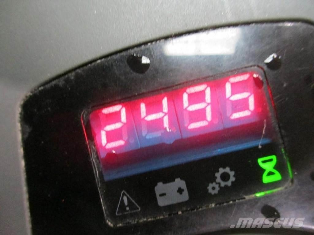 BT LPE 200 Χειροκίνητο περονοφόρο ανυψωτικό με πλατφόρμα