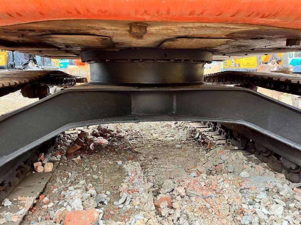 Hitachi ZX 135 US Εκσκαφείς με ερπύστριες