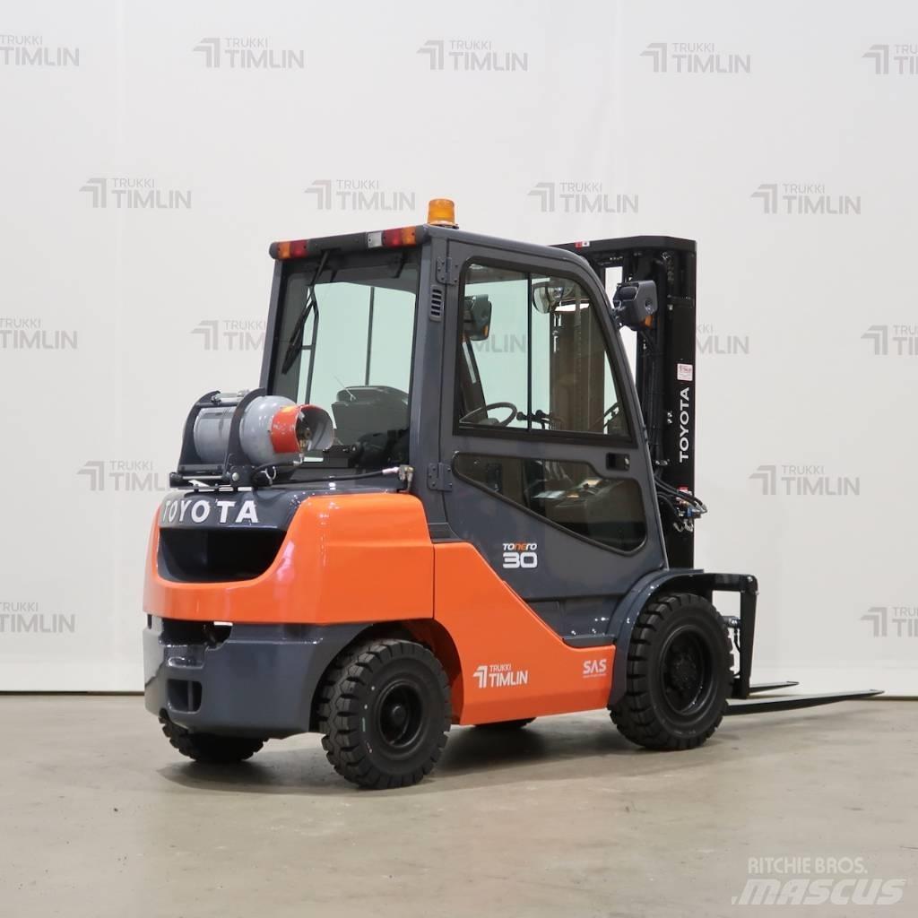 Toyota 02-8FGF30 Περονοφόρα ανυψωτικά κλαρκ με φυσικό αέριο LPG