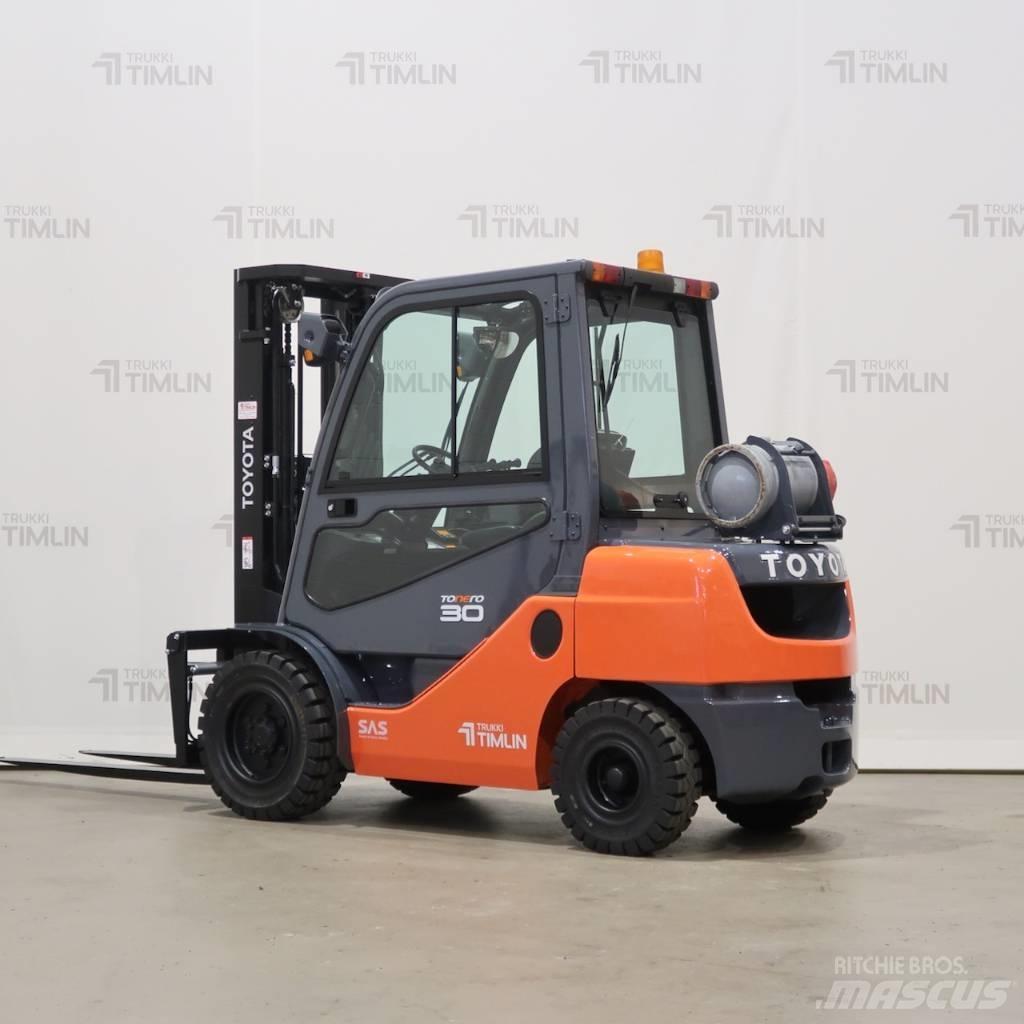 Toyota 02-8FGF30 Περονοφόρα ανυψωτικά κλαρκ με φυσικό αέριο LPG