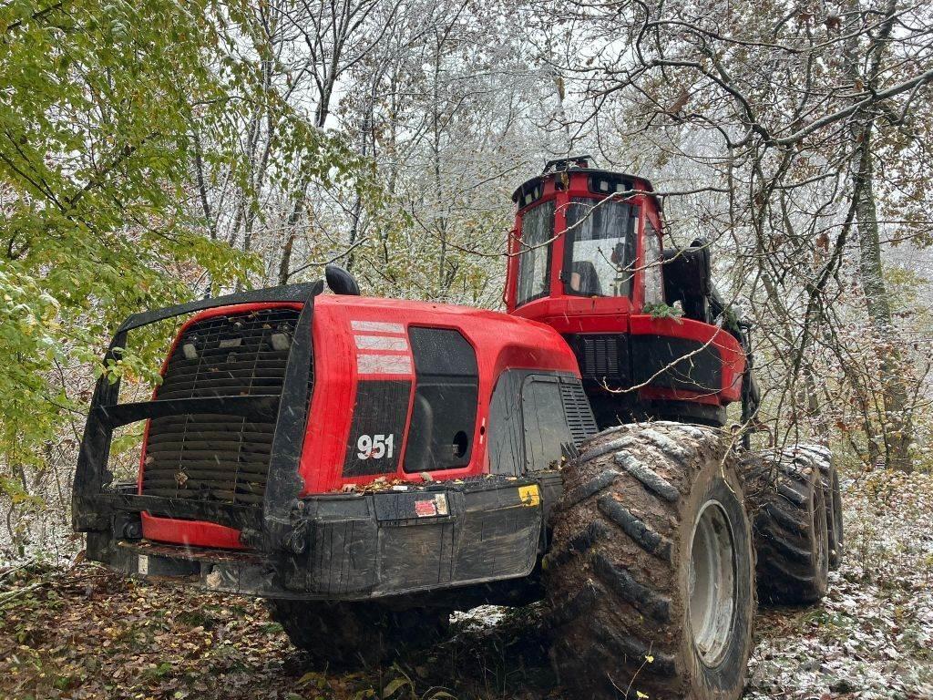 Komatsu 951 Θεριζοαλωνιστικές μηχανές
