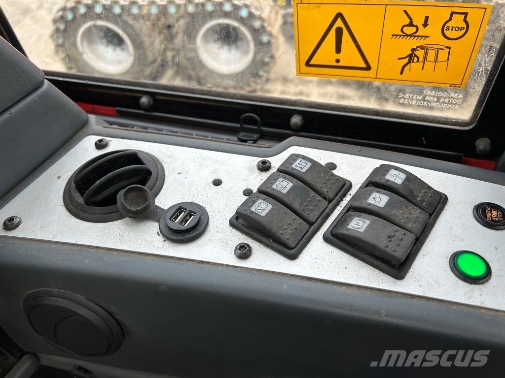 Komatsu 895 Μεταφορείς ξυλείας